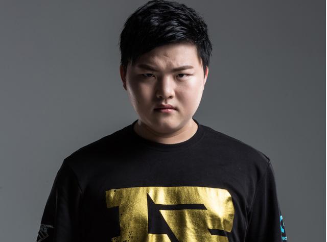 半决赛中， Spirit 和NAVI在IEM Katowice 2025吸引了创纪录的观众数量